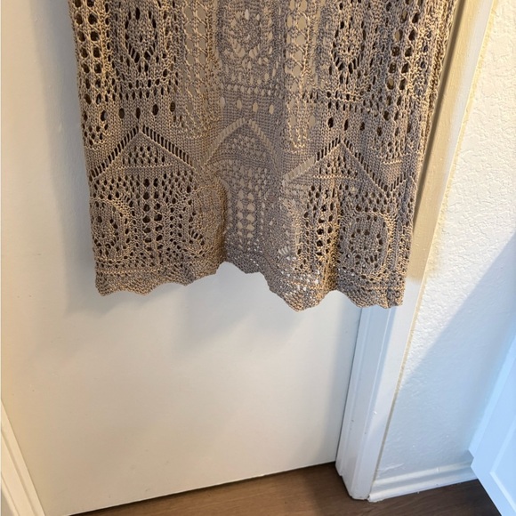 Chelsea & Theodore Tan Crochet Vest - Picture 4 of 5